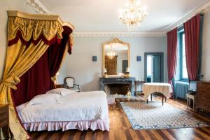 Hebergement Levernois Chateau Sleeps 15 Pool Air Con WiFi : photos des chambres