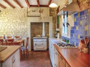 Hebergement Three-Bedroom Holiday Home in Civray s/Esves : photos des chambres