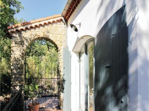 Hebergement Four-Bedroom Holiday Home in Chateauneuf de Mazenc : photos des chambres