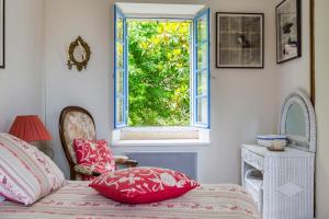 Hebergement Pujols-sur-Ciron Villa Sleeps 12 Pool WiFi : photos des chambres