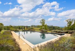 Hebergement Tuiliere Villa Sleeps 6 Pool Air Con WiFi : photos des chambres