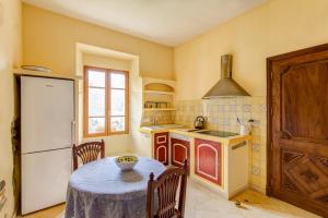 Hebergement Meouilles Chateau Sleeps 16 Pool WiFi : photos des chambres