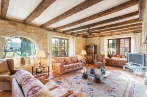 Hebergement Calviac-en-Perigord Villa Sleeps 12 Pool Air Con : photos des chambres