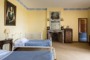 Hebergement Paray-le-Fresil Chateau Sleeps 15 Pool WiFi : photos des chambres