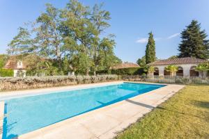 Hebergement Liorac-sur-Louyre Villa Sleeps 11 Pool WiFi : photos des chambres