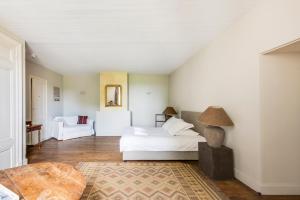 Hebergement Montignac-le-Coq Chateau Sleeps 12 Pool : photos des chambres