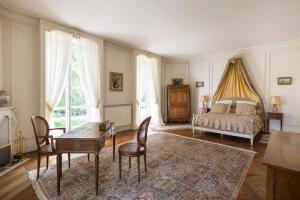 Hebergement Bazincourt-sur-Epte Chateau Sleeps 24 Pool WiFi : photos des chambres