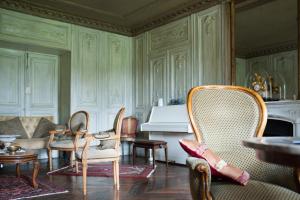 Hebergement Varennes-les-Nevers Chateau Sleeps 16 Pool WiFi : photos des chambres