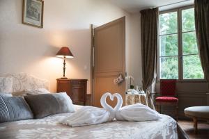 Hebergement Varennes-les-Nevers Chateau Sleeps 16 Pool WiFi : photos des chambres