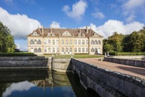 Hebergement Missery Chateau Sleeps 14 Pool WiFi : photos des chambres