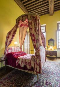 Hebergement Missery Chateau Sleeps 14 Pool WiFi : photos des chambres