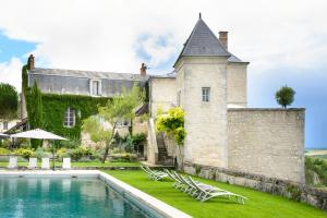 Hebergement Mailly-le-Chateau Chateau Sleeps 33 Pool Air Con : photos des chambres