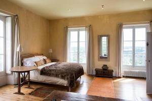 Hebergement Mailly-le-Chateau Chateau Sleeps 33 Pool Air Con : photos des chambres
