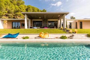 Hebergement Vingrau Villa Sleeps 12 Pool Air Con WiFi : photos des chambres