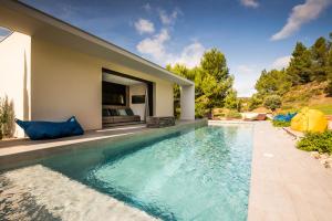 Hebergement Vingrau Villa Sleeps 12 Pool Air Con WiFi : photos des chambres