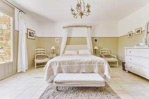 Hebergement Cavillargues Villa Sleeps 12 Pool WiFi : photos des chambres