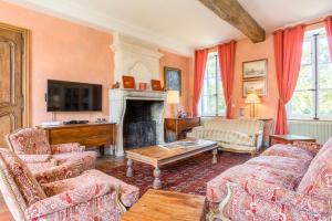Hebergement Brinon-sur-Sauldre Chateau Sleeps 12 Pool WiFi : photos des chambres