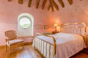 Hebergement Brinon-sur-Sauldre Chateau Sleeps 12 Pool WiFi : photos des chambres