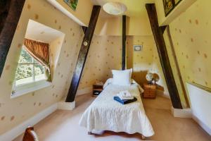 Hebergement Perpezac-le-Blanc Chateau Sleeps 14 WiFi : photos des chambres