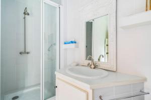 Hebergement Saint-Urcisse Villa Sleeps 8 Pool WiFi : photos des chambres