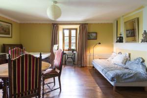 Hebergement Bournazel Villa Sleeps 8 Pool WiFi : photos des chambres
