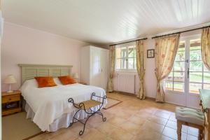 Hebergement Saint-Avit-Senieur Villa Sleeps 6 Pool WiFi : photos des chambres