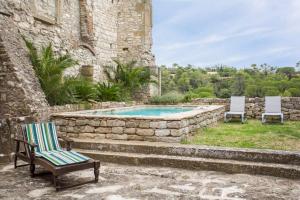 Hebergement Limousis Chateau Sleeps 12 Pool WiFi : photos des chambres