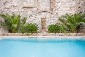 Hebergement Limousis Chateau Sleeps 12 Pool WiFi : photos des chambres