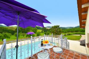 Hebergement Castelmoron-sur-Lot Villa Sleeps 6 Pool WiFi : photos des chambres