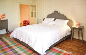 Hebergement Gournay-en-Bray Chateau Sleeps 12 Pool WiFi : photos des chambres