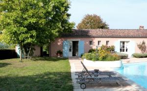 Hebergement Sainte-Colombe-de-Duras Villa Sleeps 6 Pool WiFi : photos des chambres