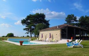 Hebergement Levignac-de-Guyenne Villa Sleeps 10 Pool Air Con : photos des chambres
