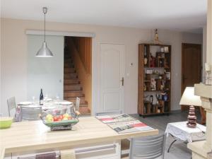Hebergement Three-Bedroom Holiday Home in Saint Chamas : photos des chambres