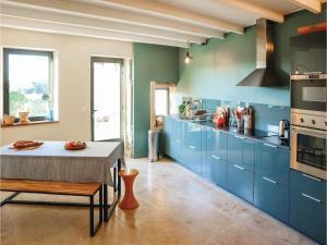 Hebergement Four-Bedroom Holiday Home in Chamaret : photos des chambres