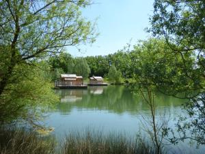 Hebergement Cabanes Flottantes du lac de Pelisse : photos des chambres