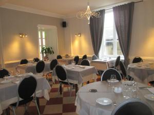 Hotel Logis Hostellerie Du Cheval Blanc : photos des chambres