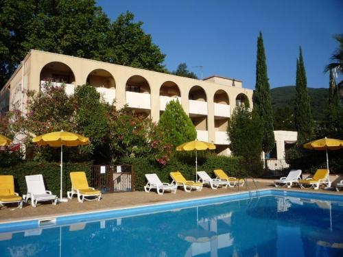 Le Roussillon : Hotel proche de Montbolo
