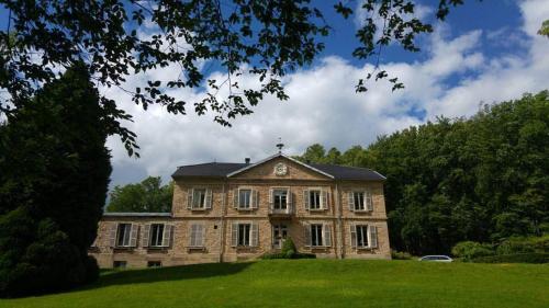 Château de la Houillere : Chambres d'hotes/B&B proche de Courmont