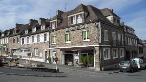 Hôtel de la Place Chez Fanny : Hotel proche de Cossesseville