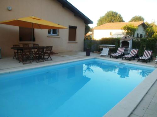 maison avec piscine privée : Hebergement proche de Saint-Michel-Escalus