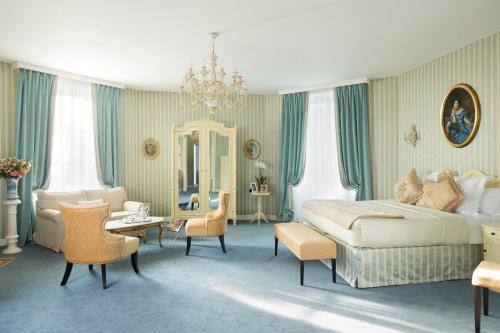 Chateau Laroche-Ploquin : Hotel proche de Neuilly-le-Brignon