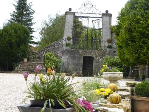 Château de la Hussardière : Chambres d'hotes/B&B proche de Vaux-le-Moncelot