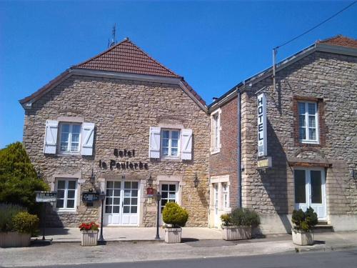 La Poularde : Hotel proche de Dommartin-lès-Cuiseaux