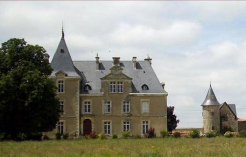 Château de la Bobinière : Chambres d'hotes/B&B proche de Sigournais