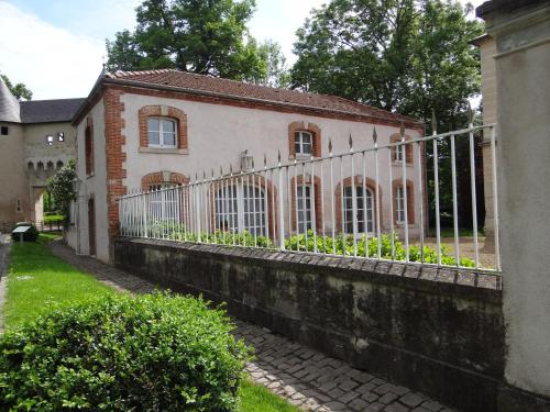 Château Mesny Gite Au Fil des Pages : Hebergement proche de Lunéville
