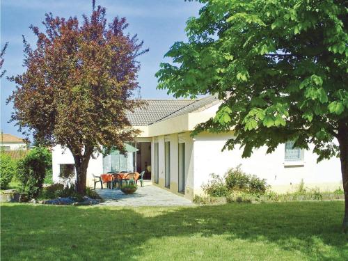 Holiday home Rue De La Croix Blanche : Hebergement proche de Beaulieu-sous-la-Roche