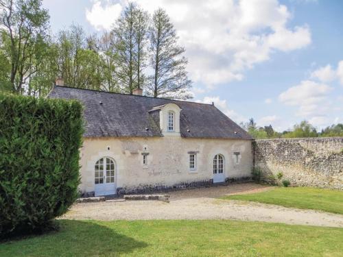 Five-Bedroom Holiday Home in Breil : Hebergement proche de Savigné-sur-Lathan