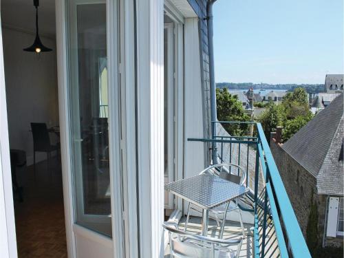 Two-Bedroom Apartment in Dinard : Appartement proche de La Richardais