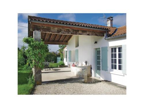 Holiday Home St Fort sur Gironde I : Hebergement proche de Boutenac-Touvent