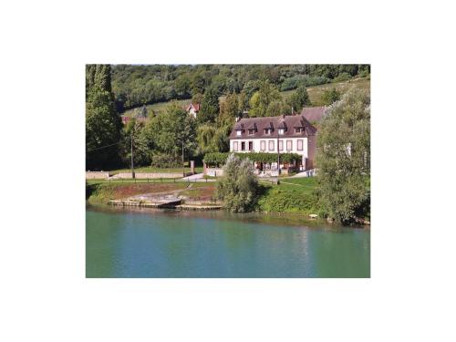 Two-Bedroom Holiday Home in Jaulgonne : Hebergement proche d'Igny-Comblizy